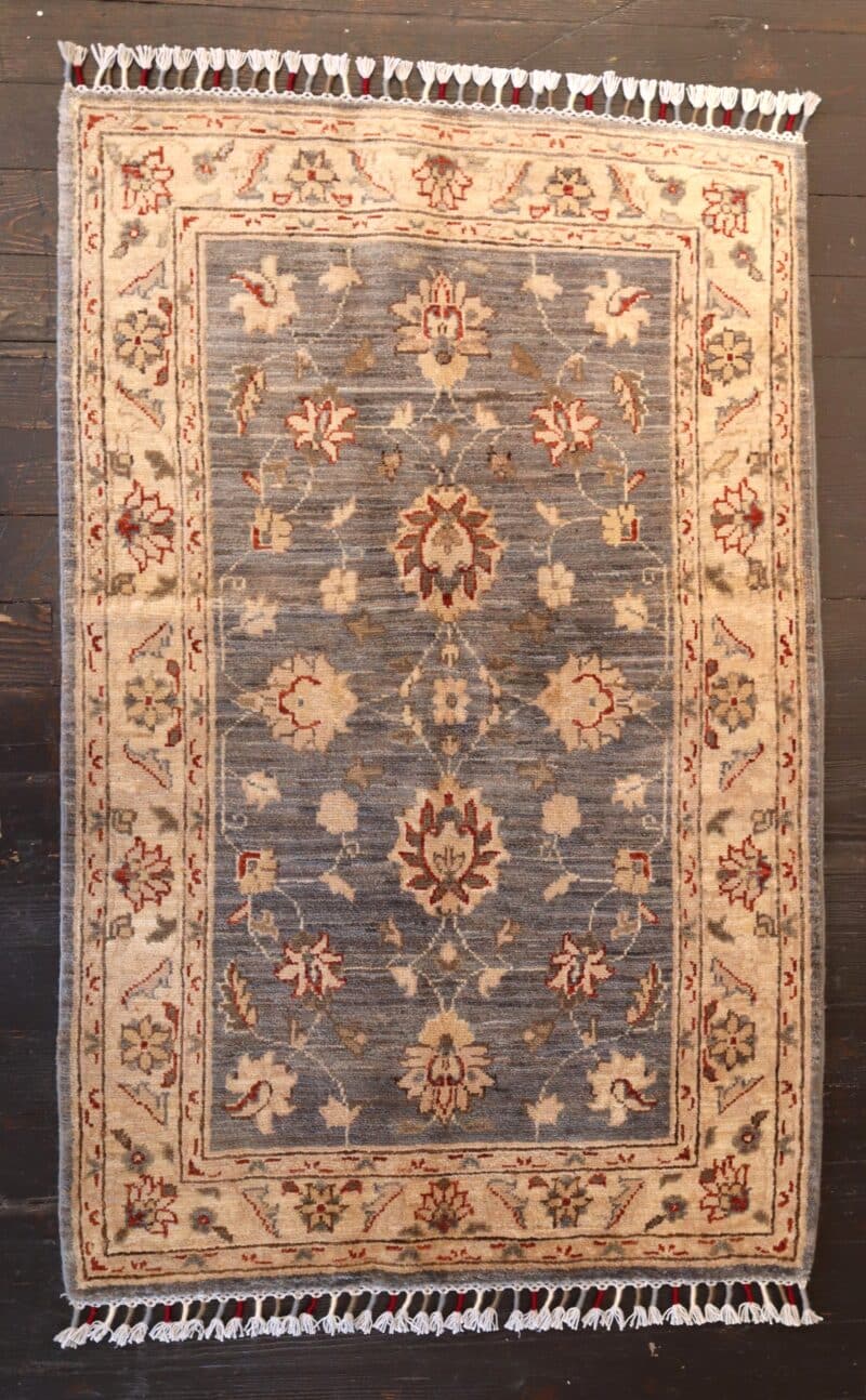 Hand-knotted Gray Oushak Wool Rug